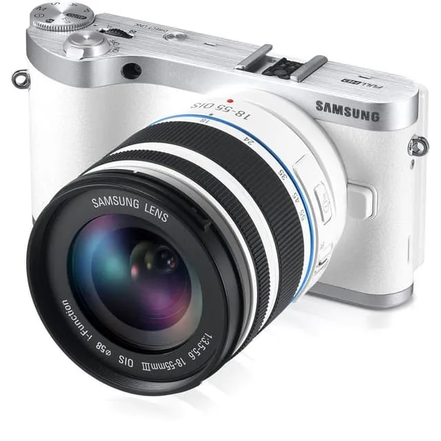 SLR NX1000 - White + Samsung Lens 18-55 mm f/3.5-5.6 OIS III + Samsung Lens 50-200 mm f/4-5.6 ED OIS II f/3.5-5.6 + f/4-5.6