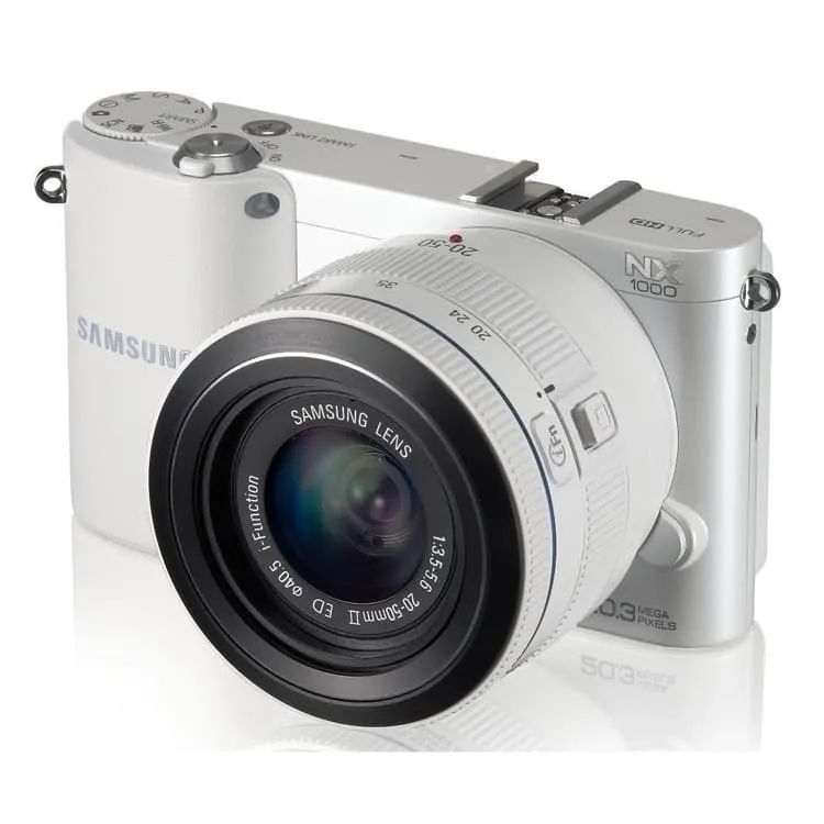NX1000 - White + Samsung NX 20-50 mm f/3.5-5.6 ED f/3.5-5.6