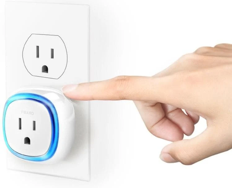Enchufe de pared Z-Wave Plus con USB FGWPB-121 ZW5 Marca: Fibaro